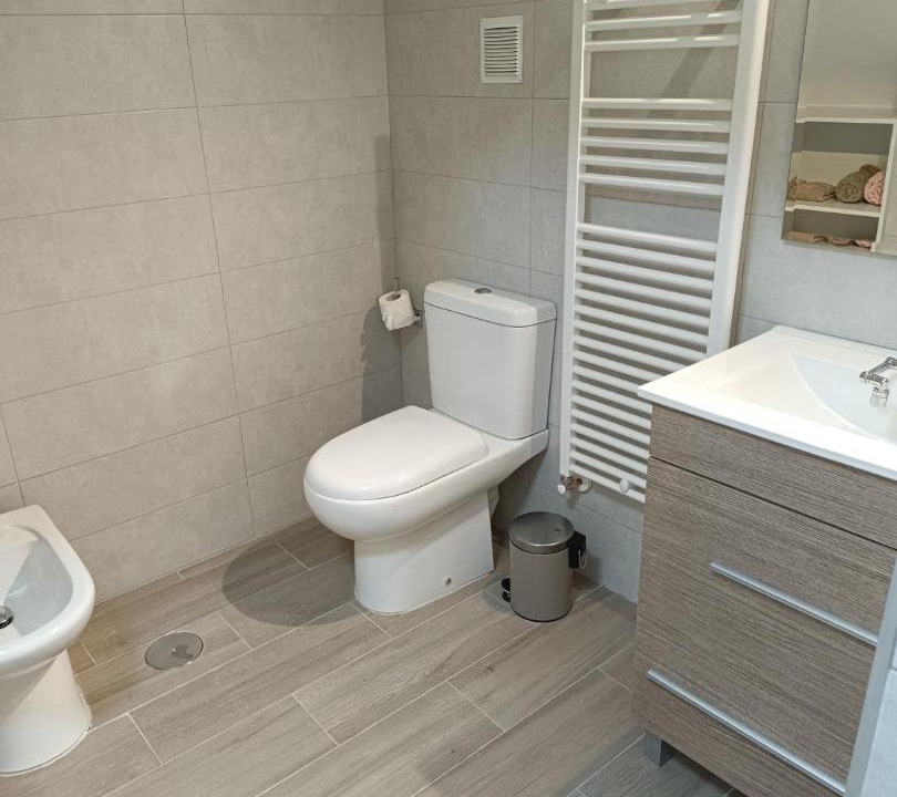 Photo of Bathroom in La Pradera de Navalhorno
