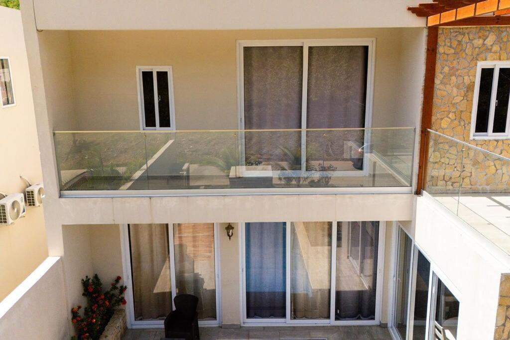 Photo of Patio Balcony in Dixon Cove