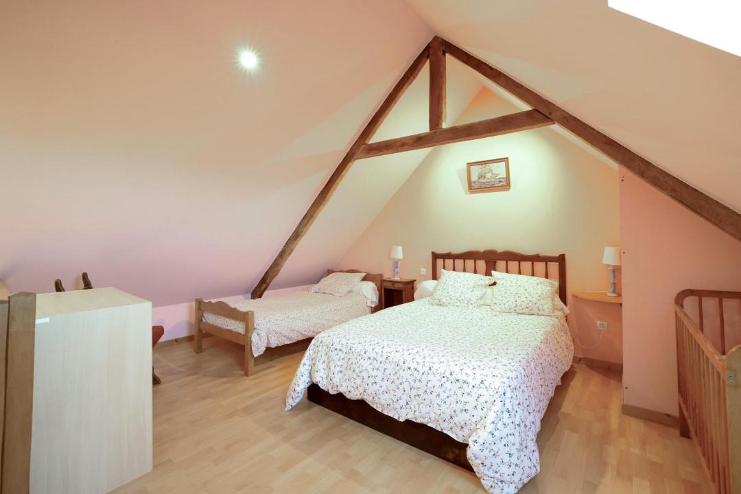 Photo of Bedroom in Cast