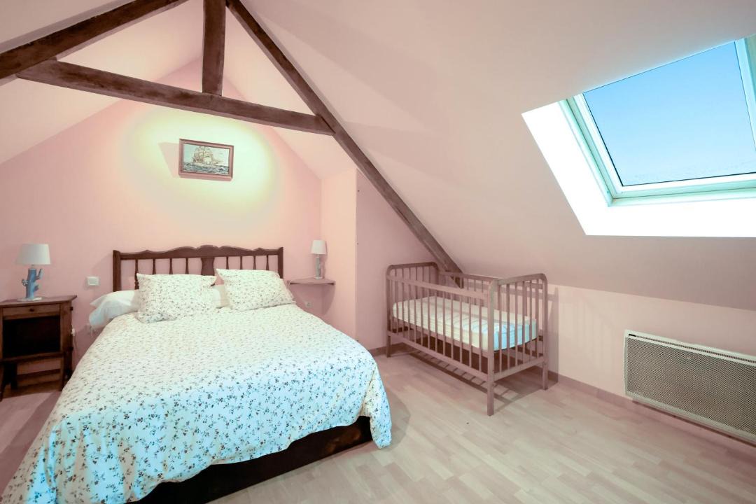 Photo of Bedroom in Cast