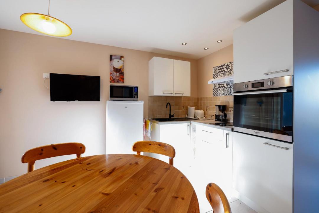 Photo of Kitchen in Cast