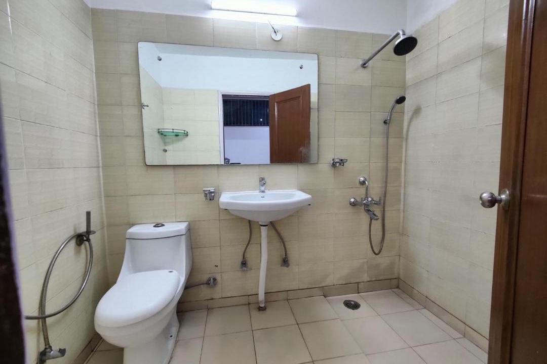 Photo of Bathroom in DLF Phase 5
