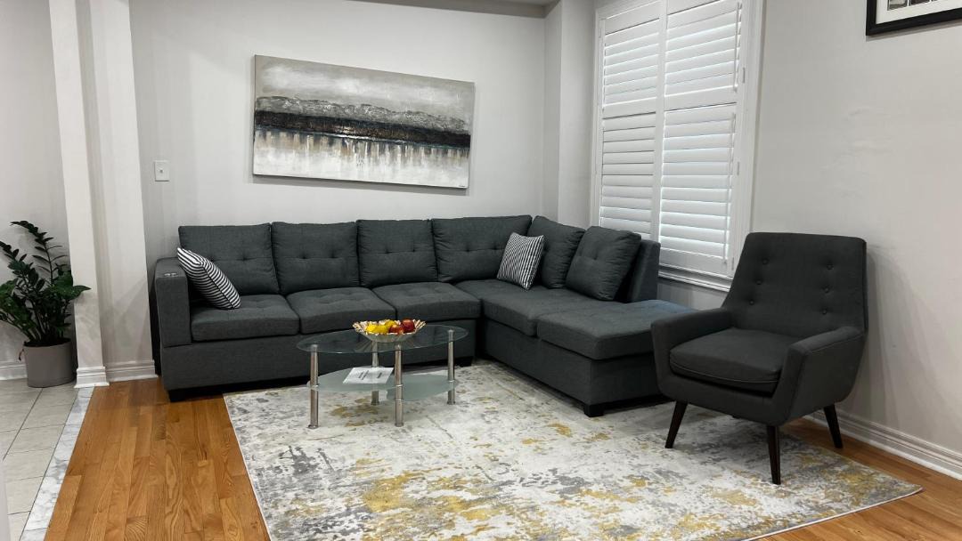Photo of Livingroom in Halton Regional Municipality