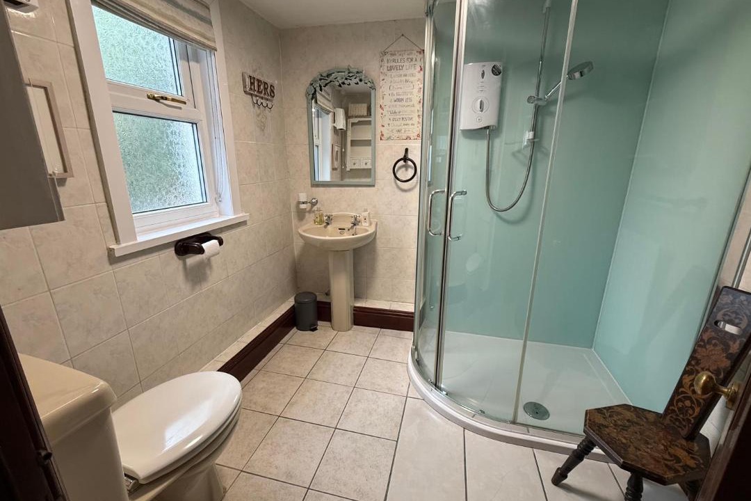 Photo of Bathroom in Henryd