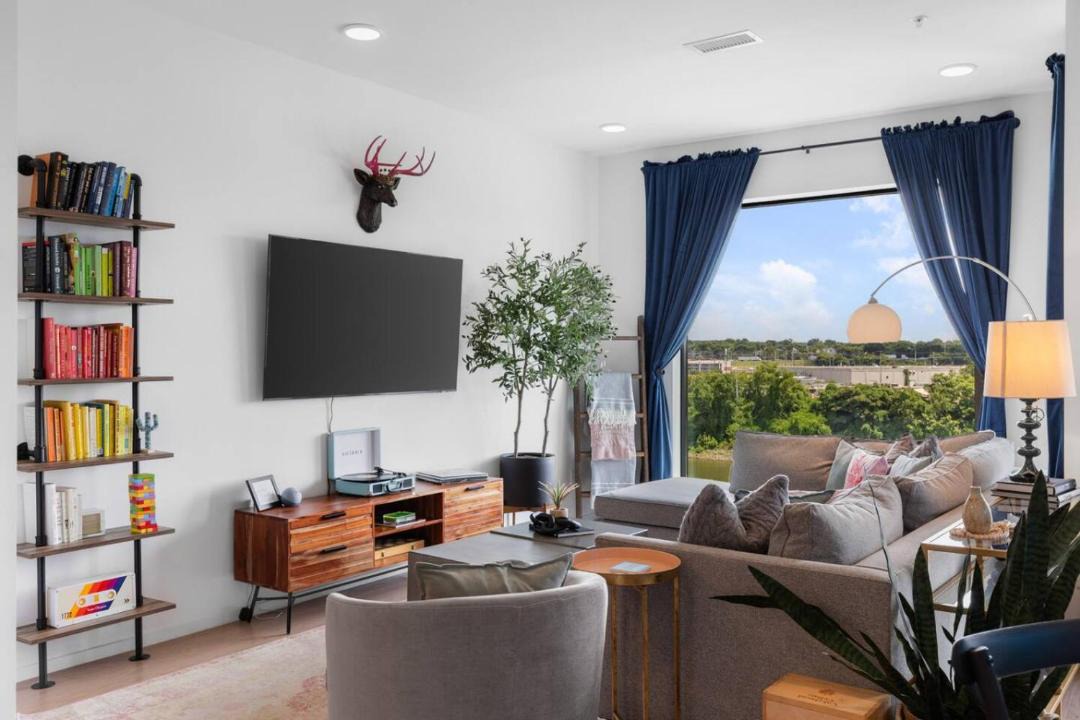 Photo of Livingroom in North Capitol