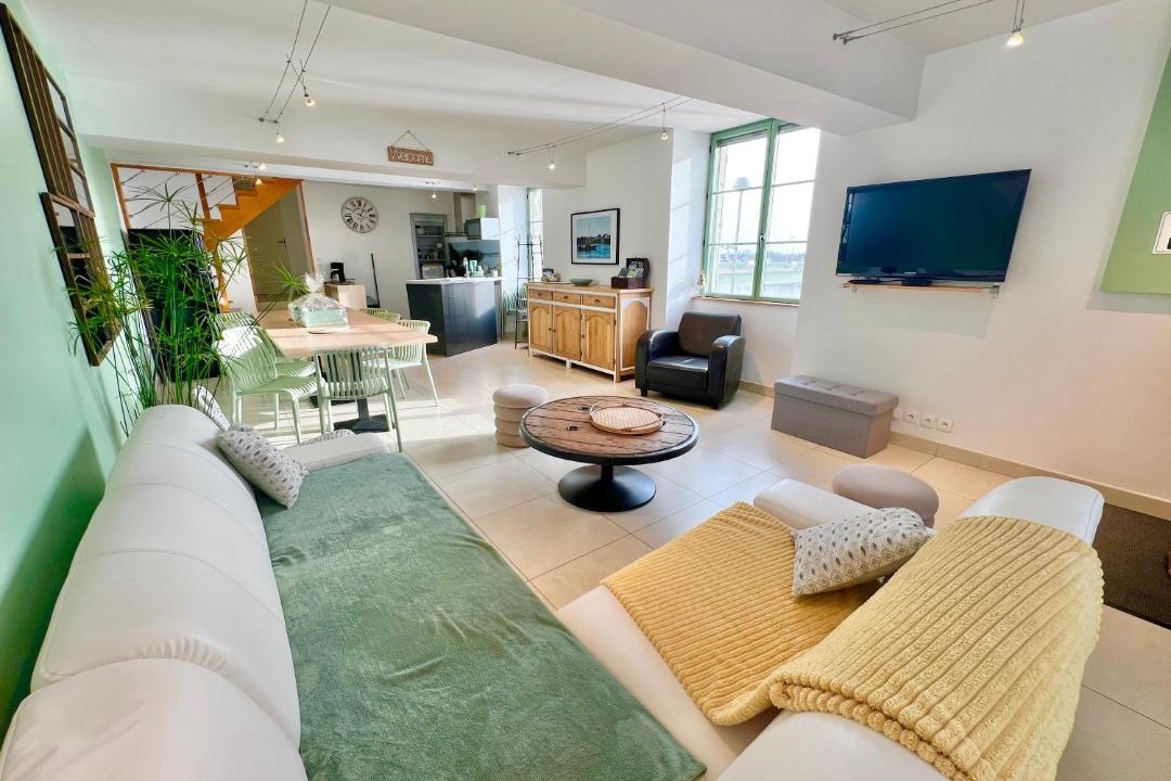 Photo of Livingroom in Saint-Denis-de-l'Hotel