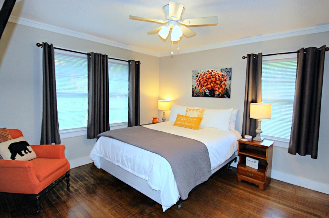 Photo of Bedroom in Hayesville