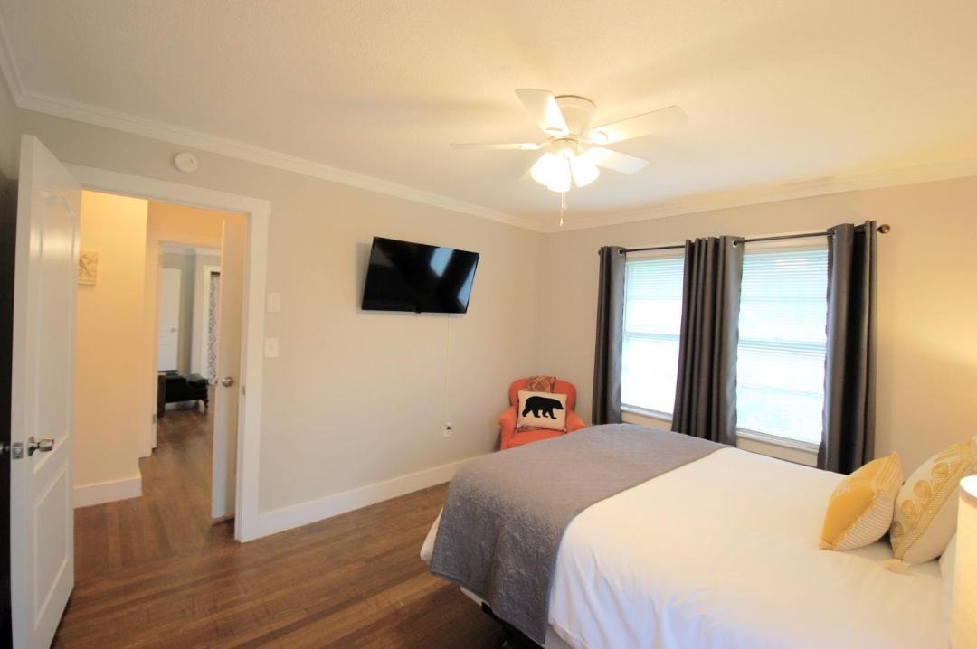 Photo of Bedroom in Hayesville