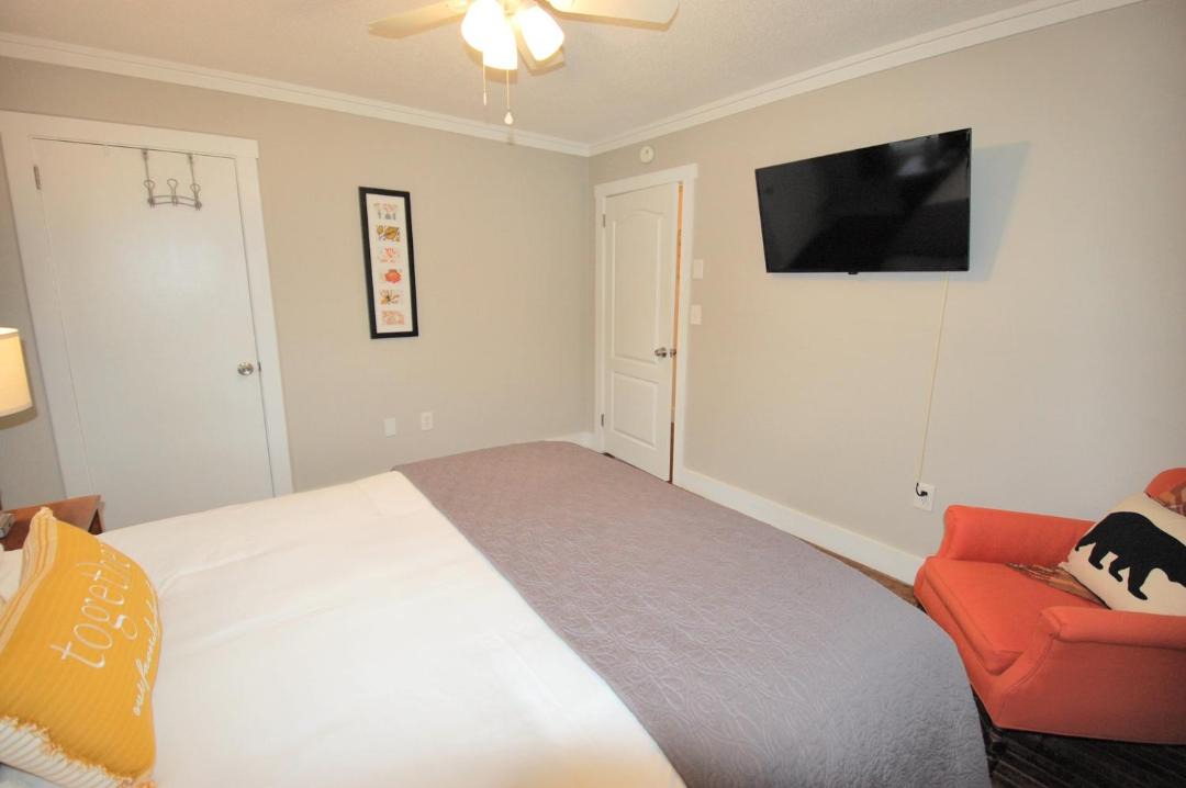 Photo of Bedroom in Hayesville
