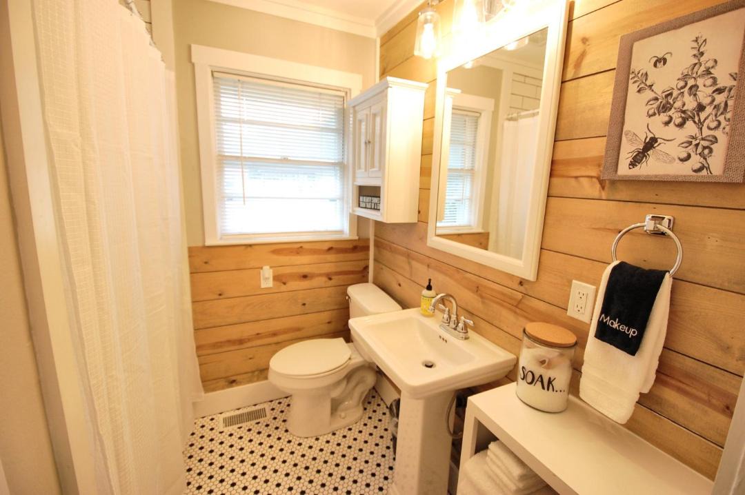 Photo of Bathroom in Hayesville