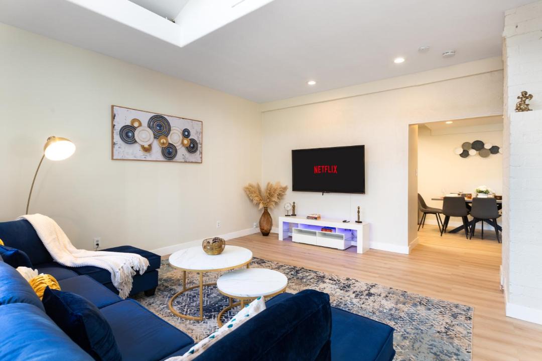 Photo of Livingroom in Reseda