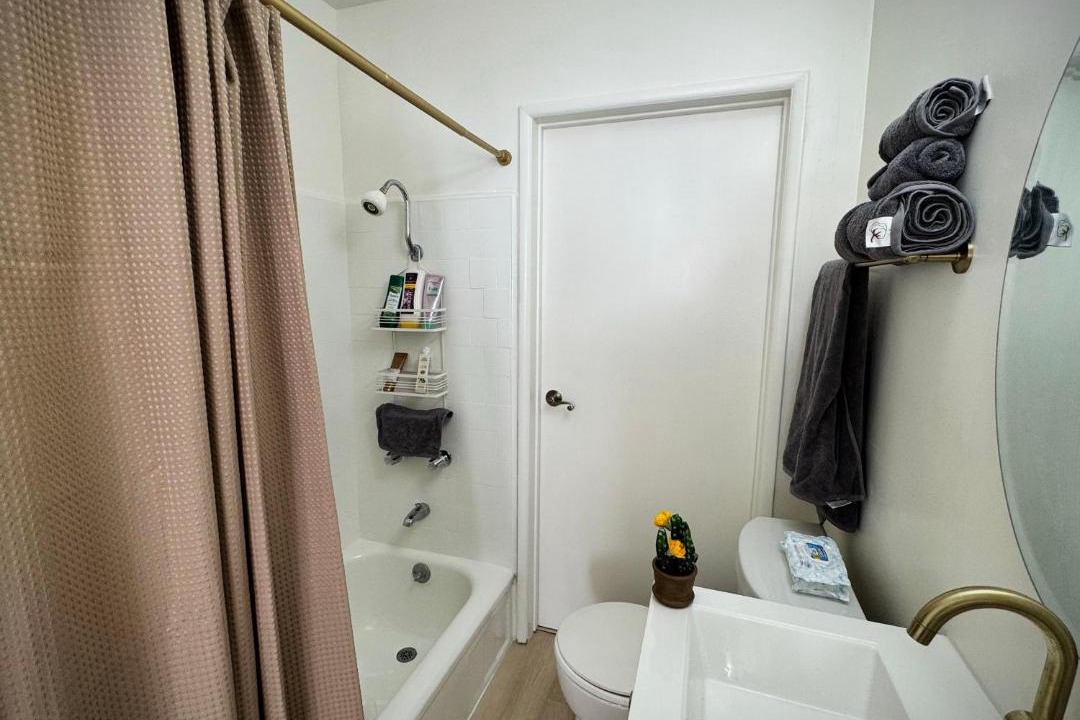 Photo of Bathroom in Del Aire