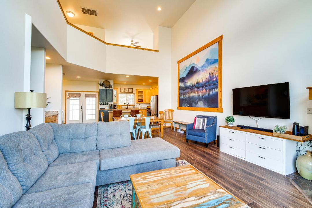 Photo of Livingroom in Klamath Falls