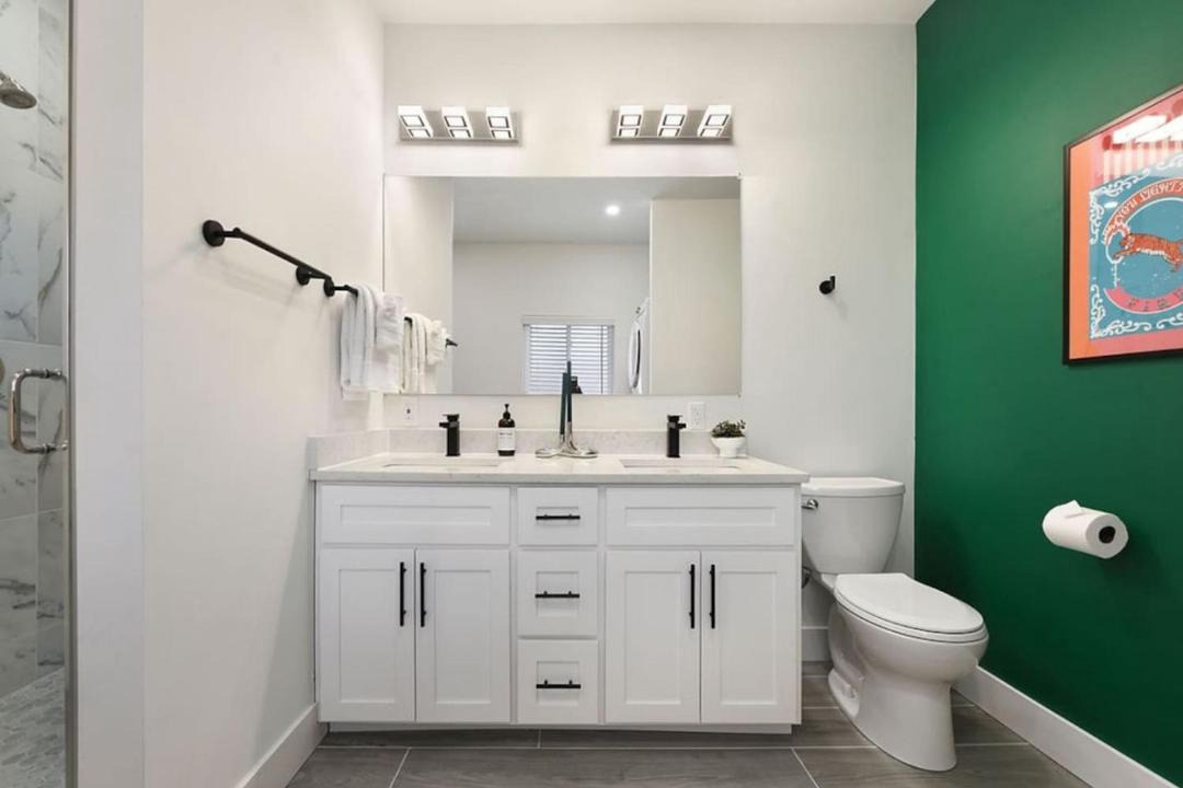 Photo of Bathroom in Lower Lawrenceville