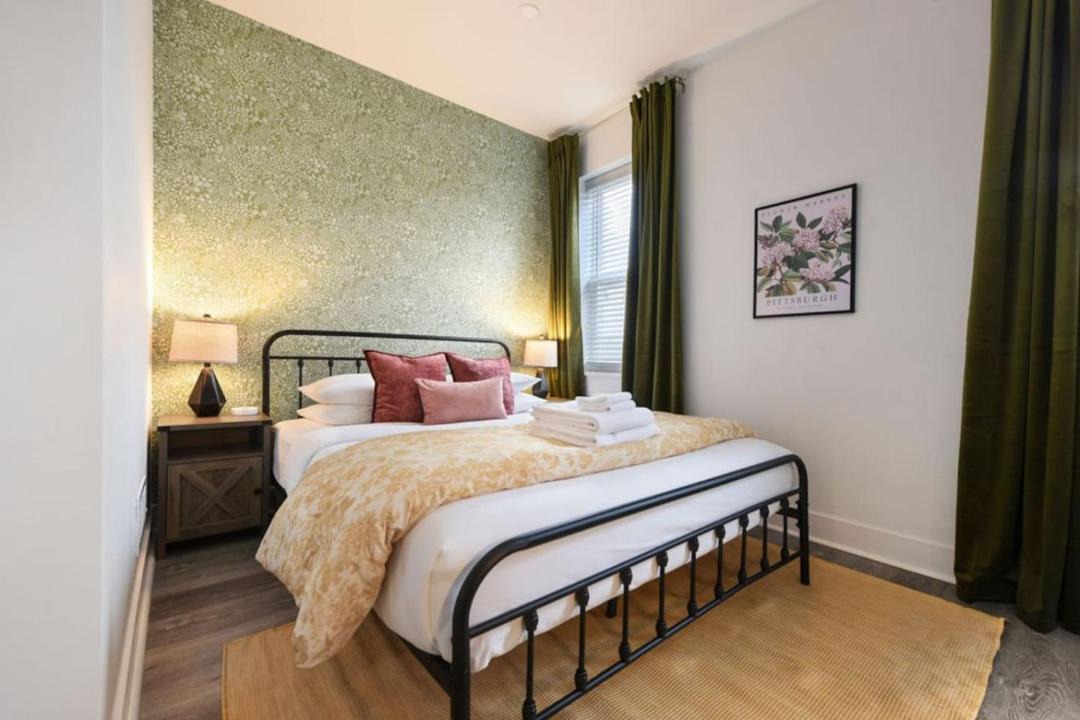 Photo of Bedroom in Lower Lawrenceville