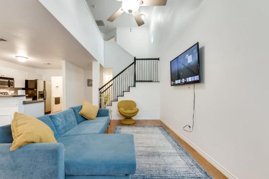 Photo of Livingroom in Euless