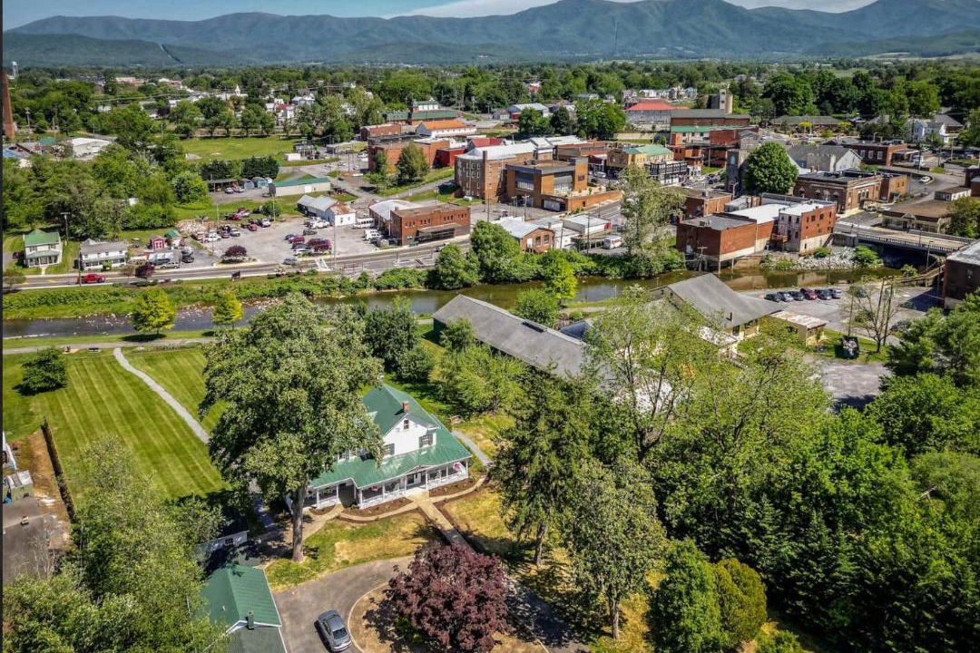Photo of Buildings in Luray