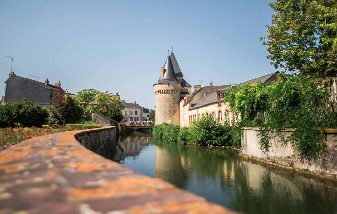 Photo of Buildings in Villaines-la-Gonais