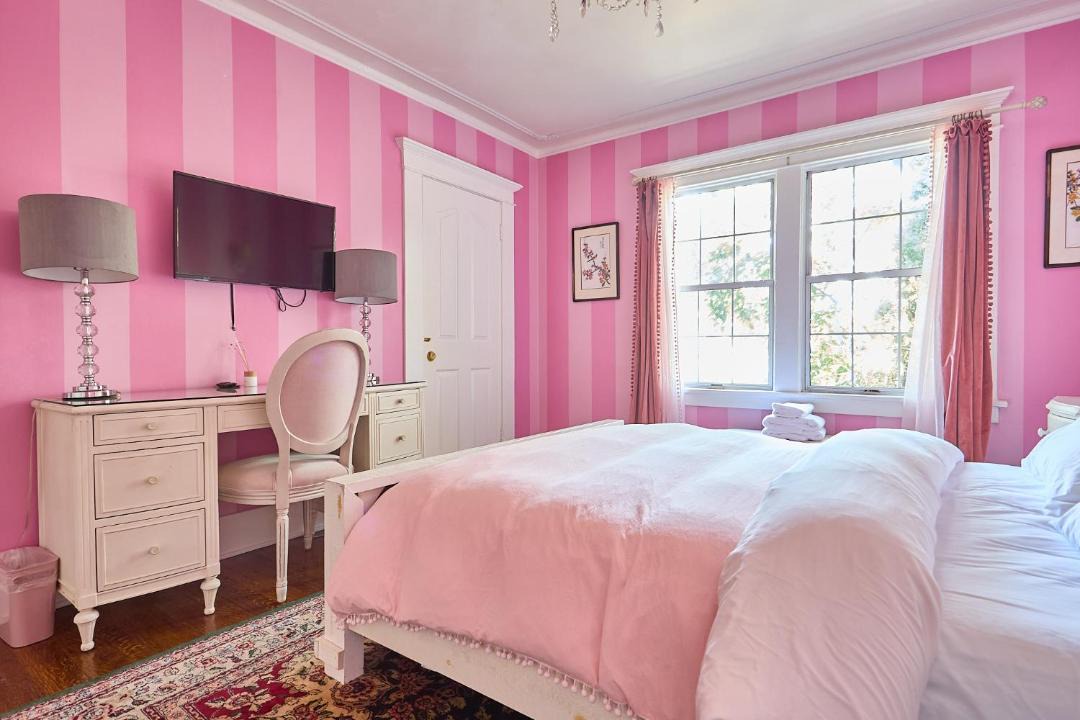 Photo of Bedroom in Hollywood
