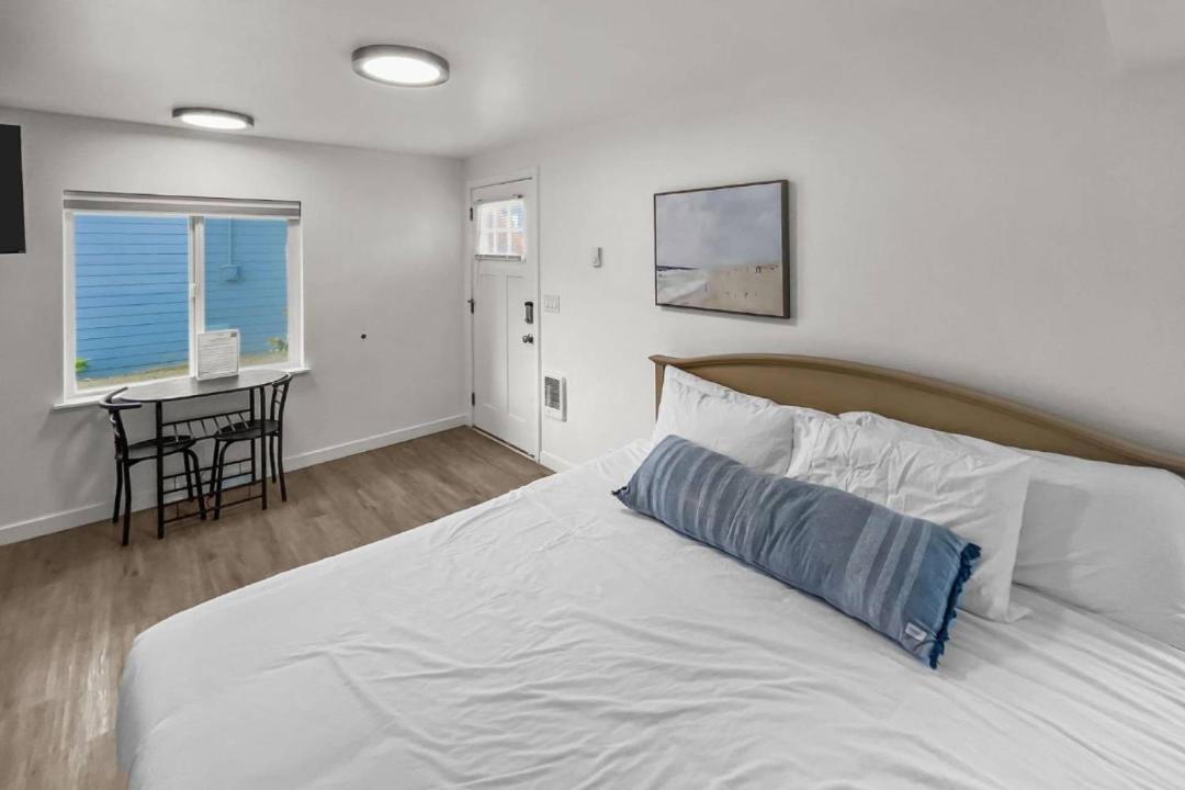 Photo of Bedroom in Rockaway Beach
