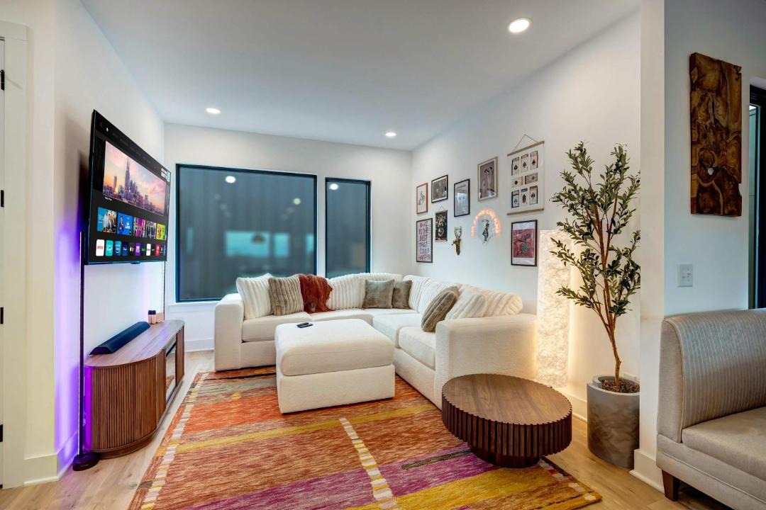 Photo of Livingroom in Hurwood Heights