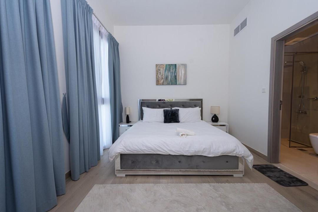 Photo of Bedroom in Mina Al Arab