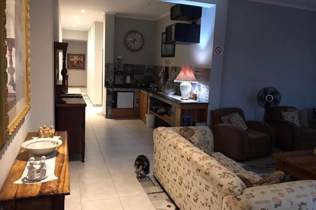 Photo of Livingroom in Quigney Beach