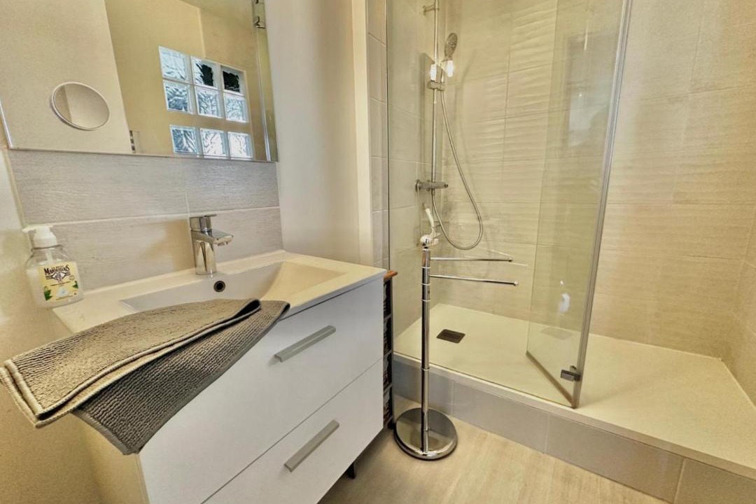 Photo of Bathroom in Courseulles-sur-Mer