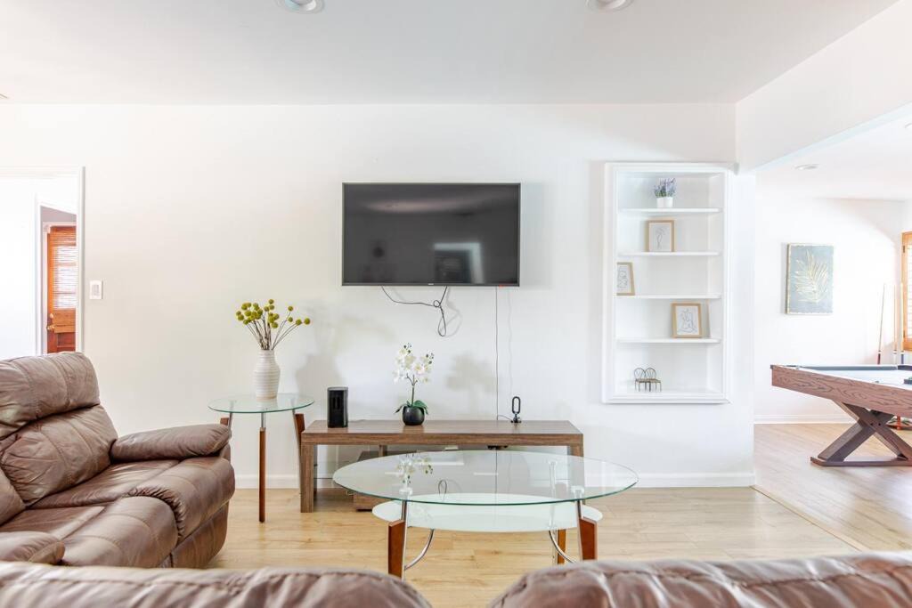 Photo of Livingroom in Reseda