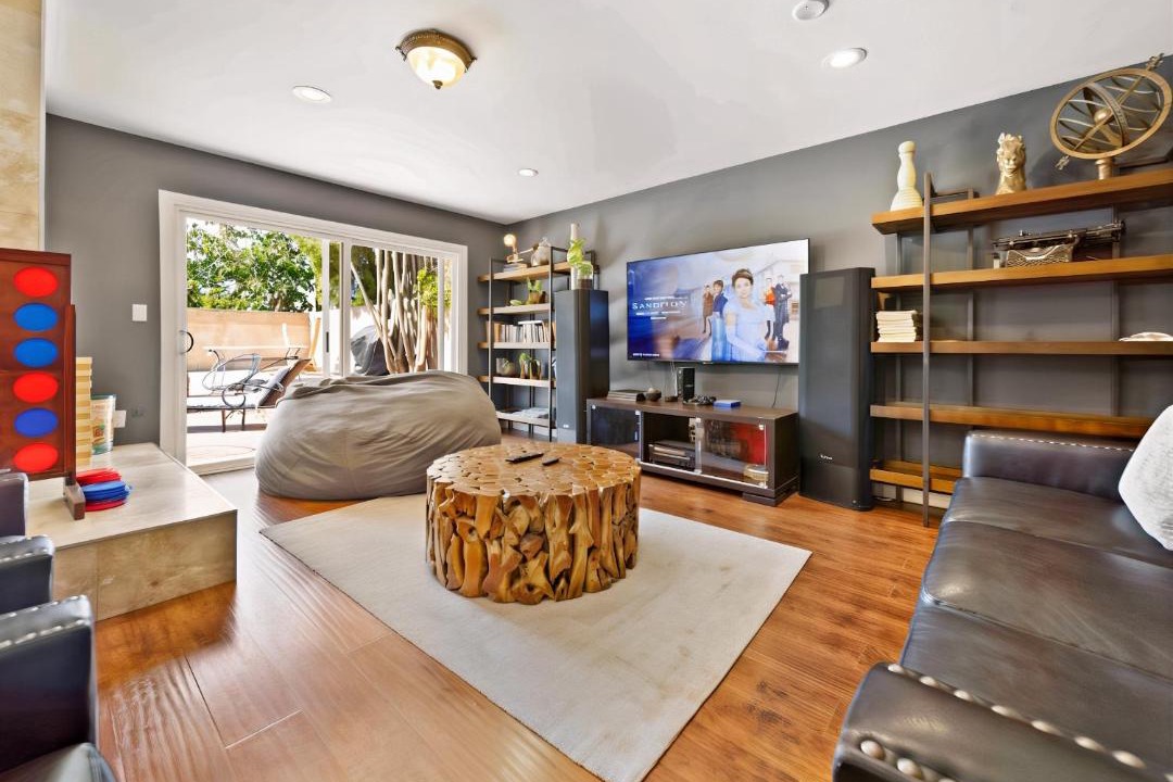 Photo of Livingroom in Reseda