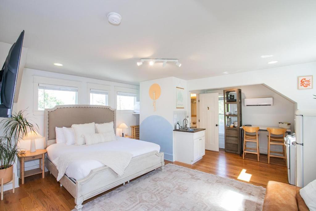 Photo of Bedroom in Lockeland Springs