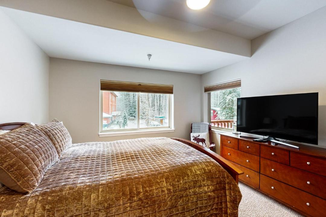 Photo of Bedroom in Alyeska