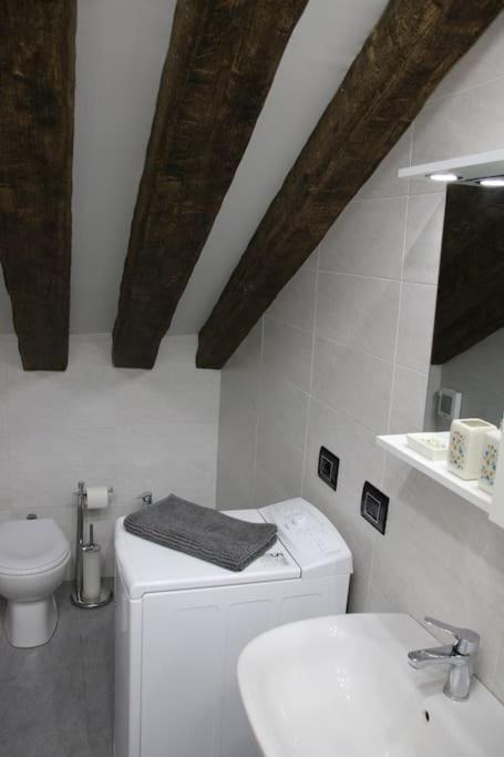 Photo of Bathroom in Melzo