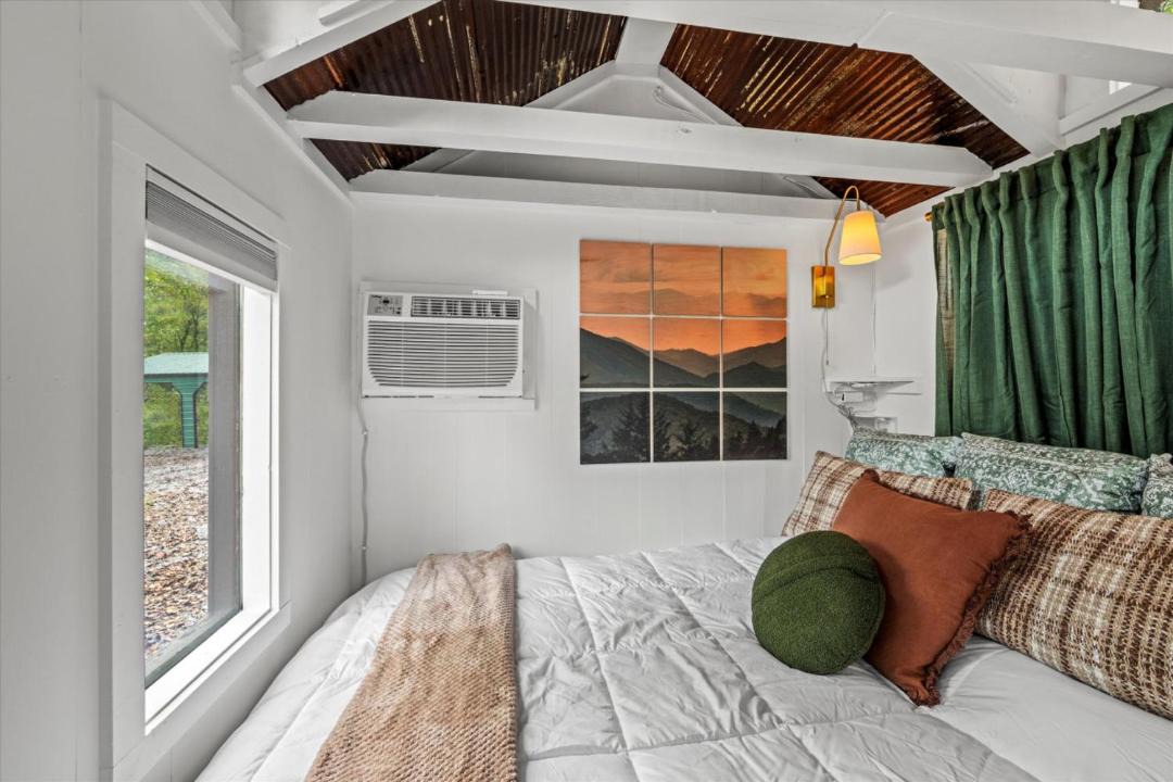 Photo of Bedroom in Hayesville