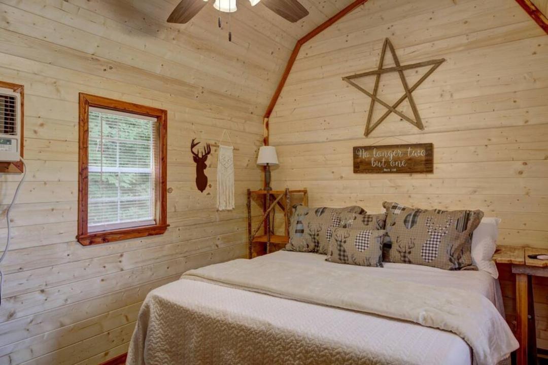 Photo of Bedroom in Hayesville