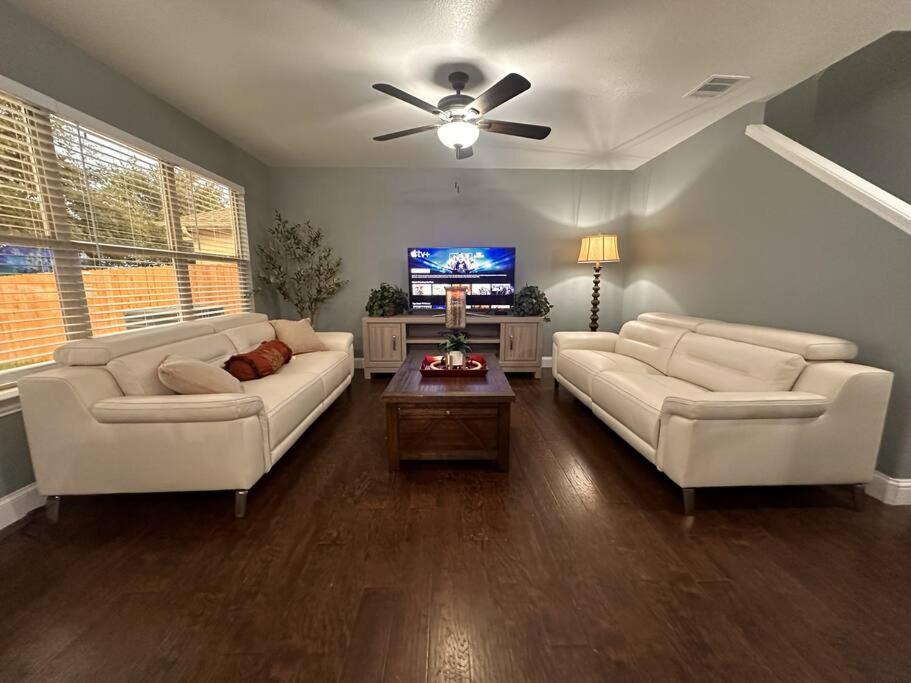 Photo of Livingroom in Grand Prairie