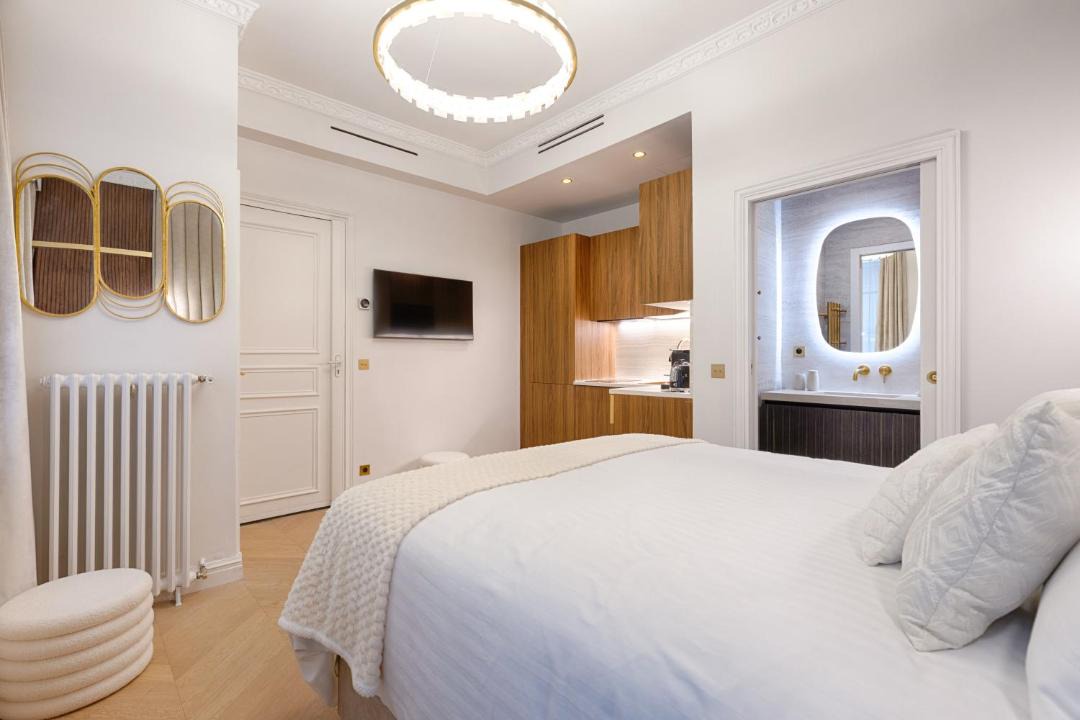 Photo of Bedroom in 8th Arrondissement