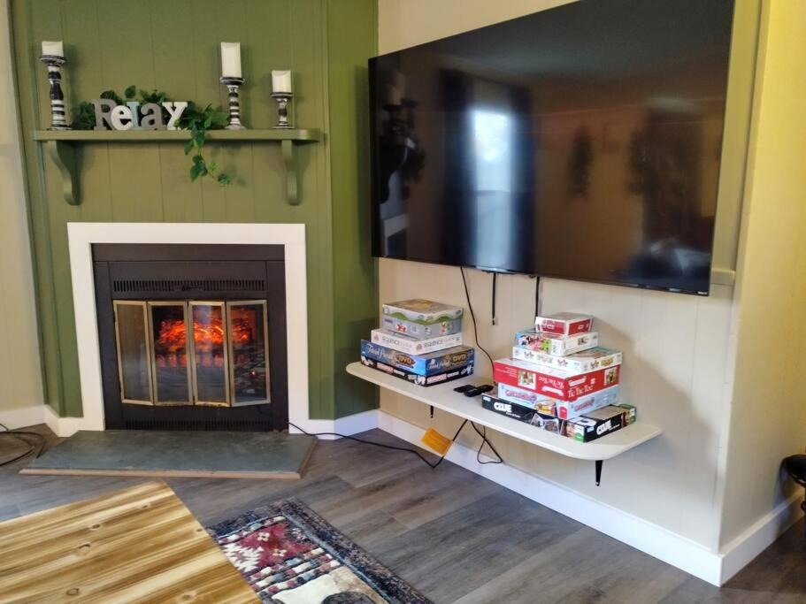 Photo of Livingroom in Scottsburg