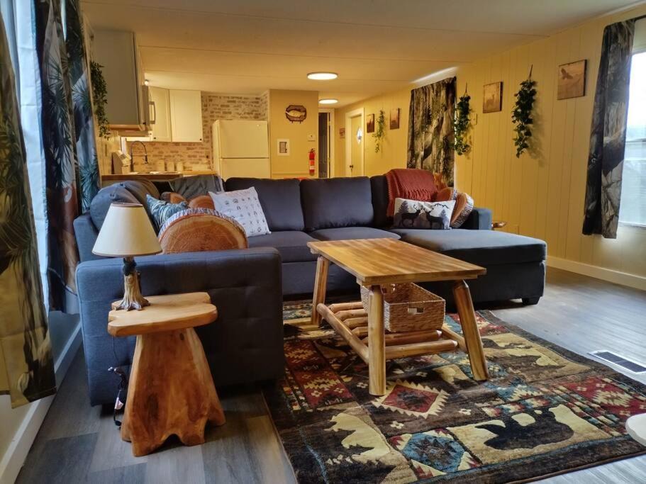 Photo of Livingroom in Scottsburg