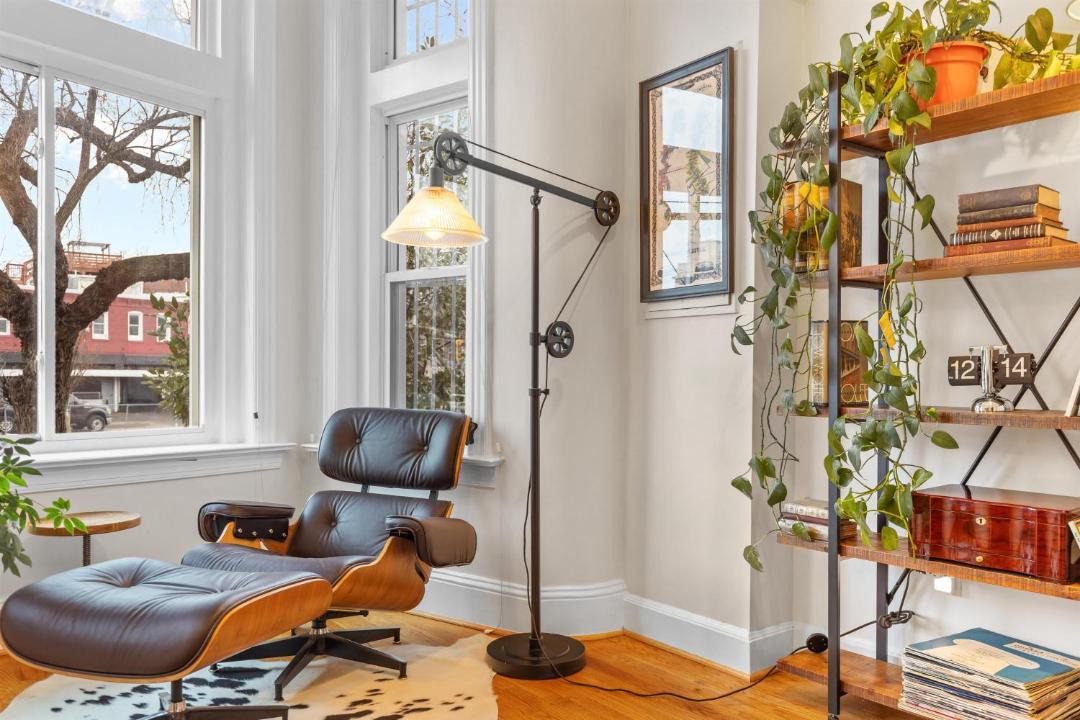 Photo of Livingroom in Truxton Circle