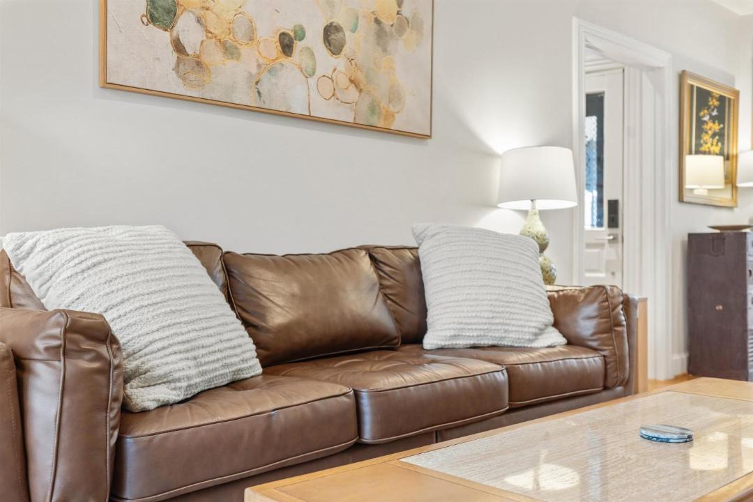 Photo of Livingroom in Truxton Circle