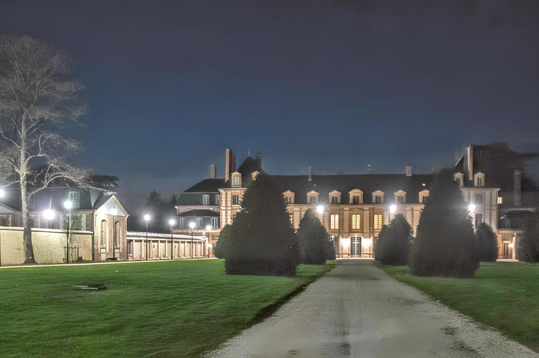 Photo of Buildings in Abondant