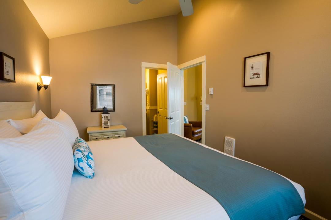 Photo of Bedroom in Downtown Cannon Beach
