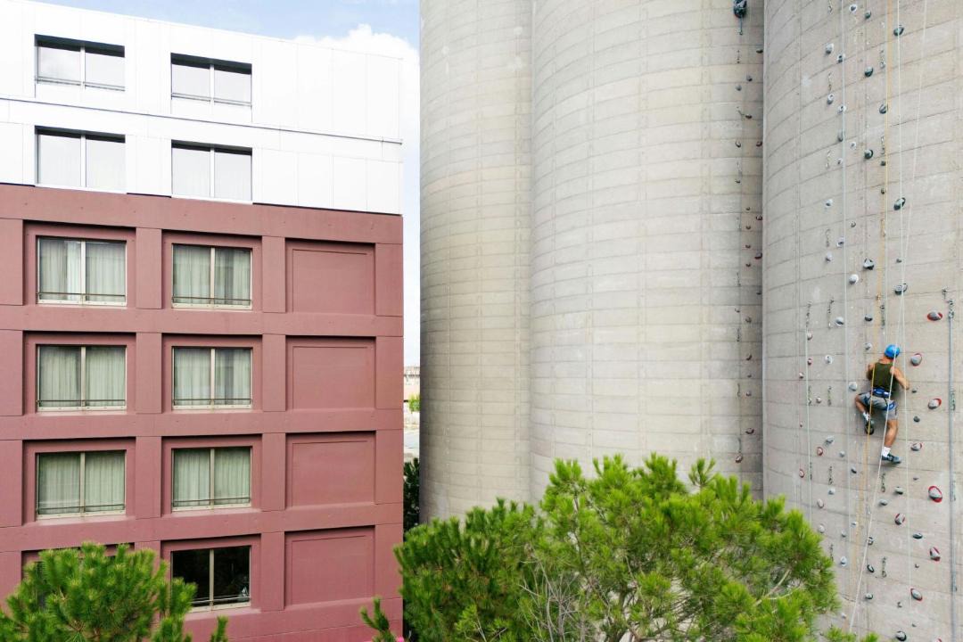 Photo of Buildings in Bassins a Flot