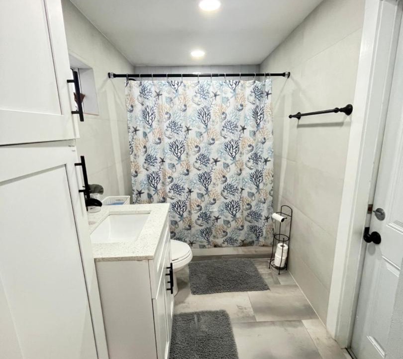Photo of Bathroom in Doctor's Arm