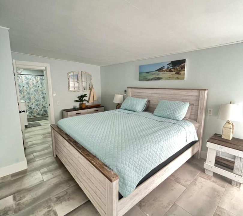 Photo of Bedroom in Doctor's Arm