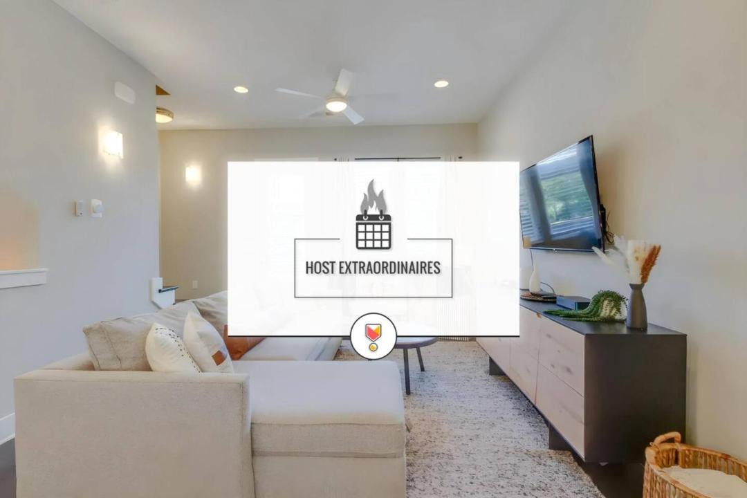 Photo of Livingroom in Hadley - Washington
