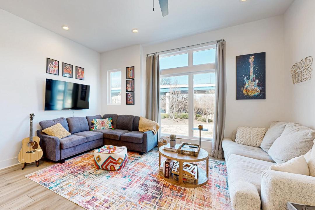 Photo of Livingroom in Hadley - Washington