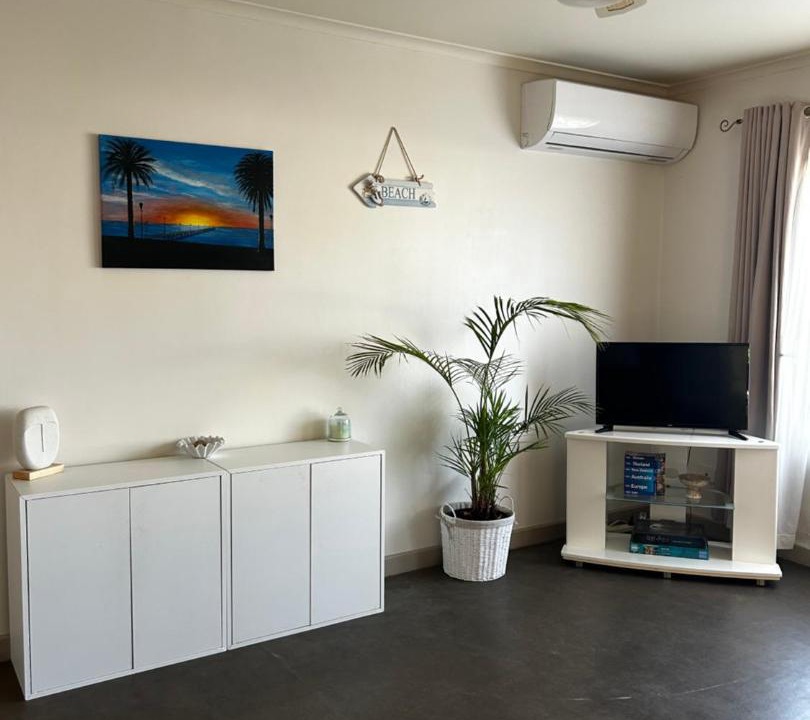 Photo of Livingroom in Semaphore Park