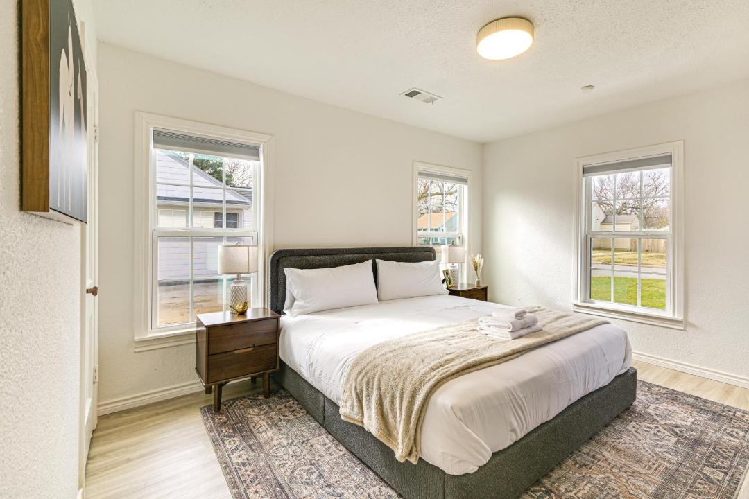 Photo of Bedroom in Central Arlington